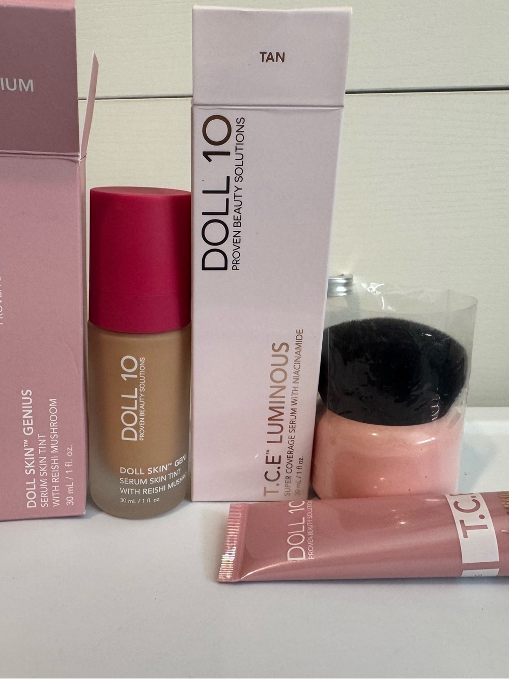 Dollcake Doll 10 T.C.E. Luminous Serum Tint, Foundation & Brush